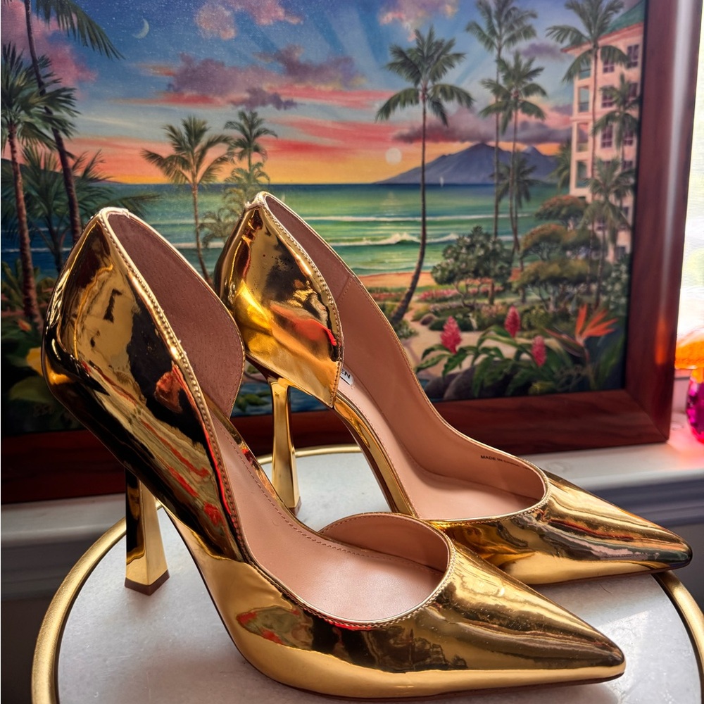 BOLD Statement Gold Metallic Pointed Toe High Heels - Dress Pumps Size 9.5